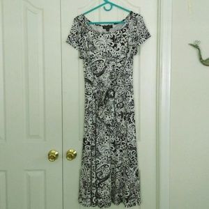 Short Sleeved Black/White Dress